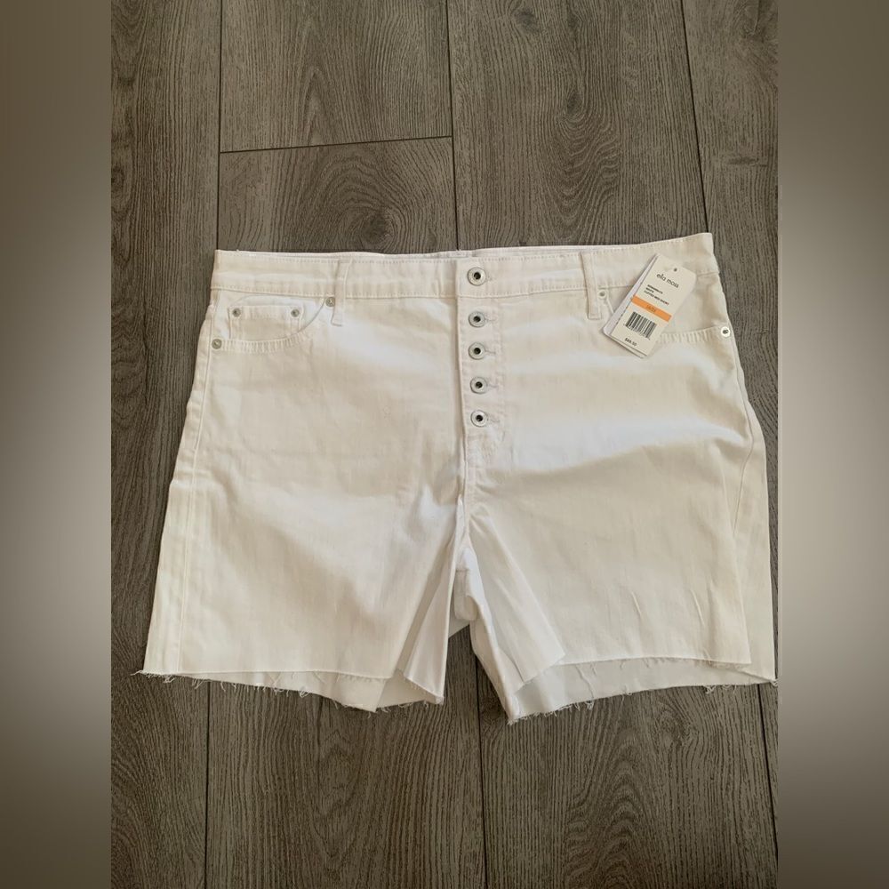 Ella moss white cuffed midi shorts button up